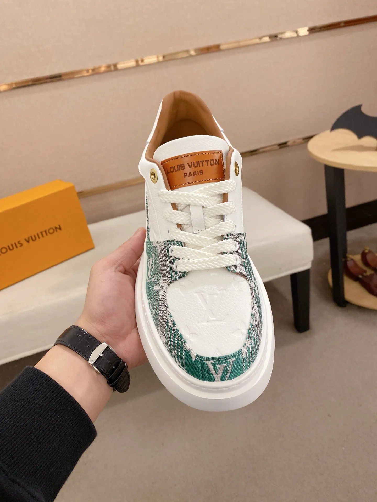 Factory price: 480💰🎉🎉LV~Louis Vuitton trendy men's shoes, new shipments, latest matching, same style as the official website, super high quality, best-selling season [strong][strong][strong]Selected first-layer cowhide, comfortable cowhide lining, original last, comfortable on the feet, wear-resistant rubber outsole, size: 38-44.